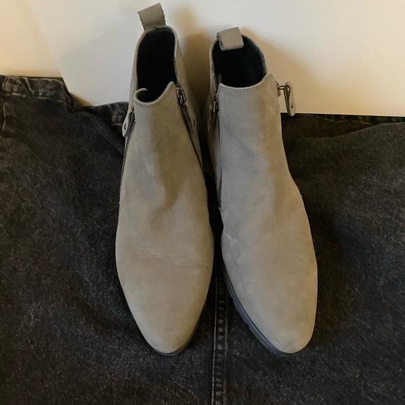 Grey leather motorcycle style boots - Picture 4 of 4